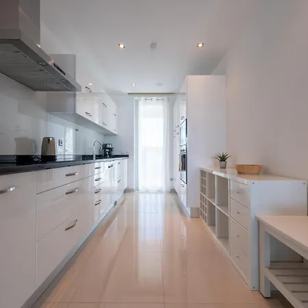 Porto De Mos 105 By Destination Algarve * لاغوس